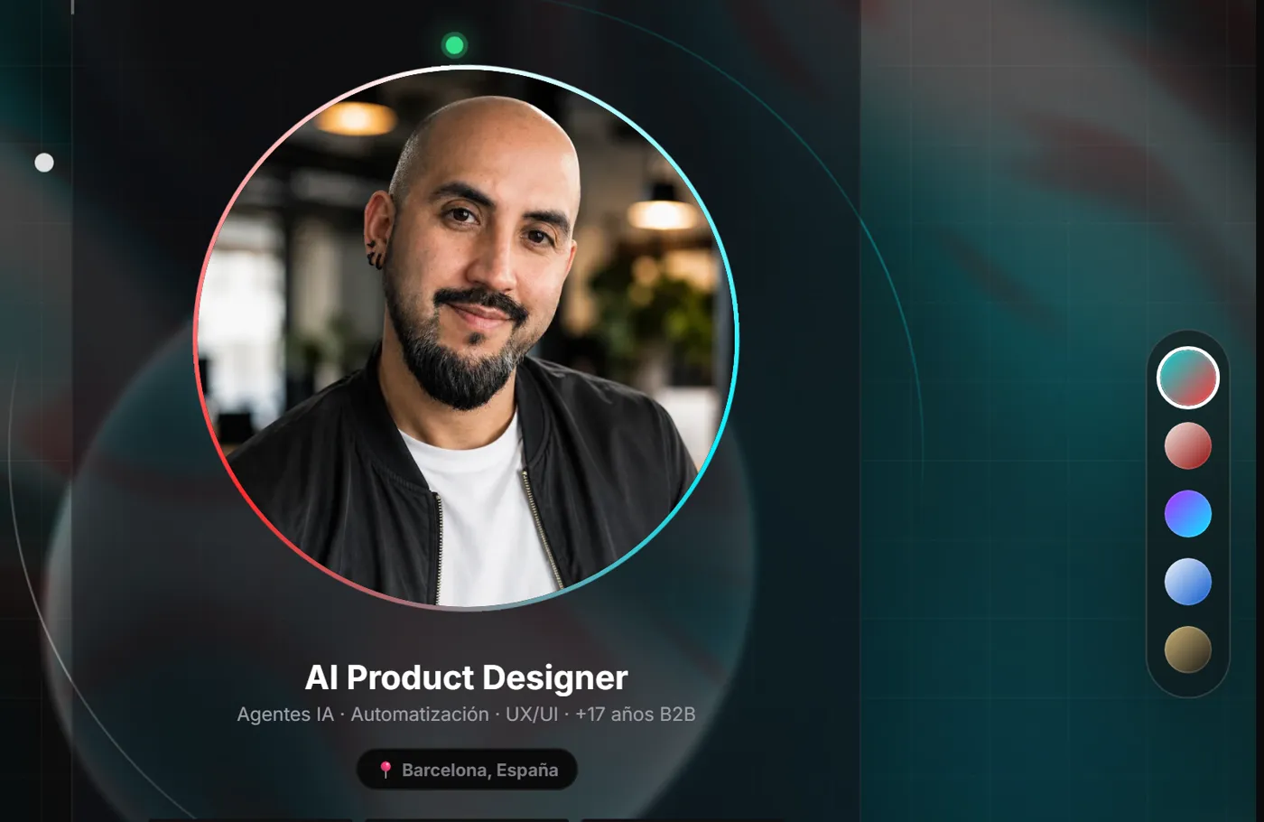 Tarjeta de perfil de la portada del portfolio en el tema Dual Core AI: retrato, AI Product Designer, 2+ años de UX/IA, 11 casos, 50+ herramientas y selector de temas